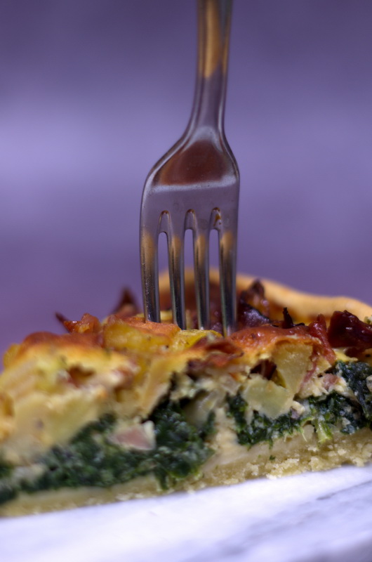 Nahaufnahme Gruenkohl Quiche