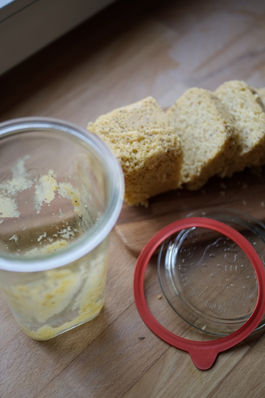 leckerer Zitronen Mohn Kuchen im Glas